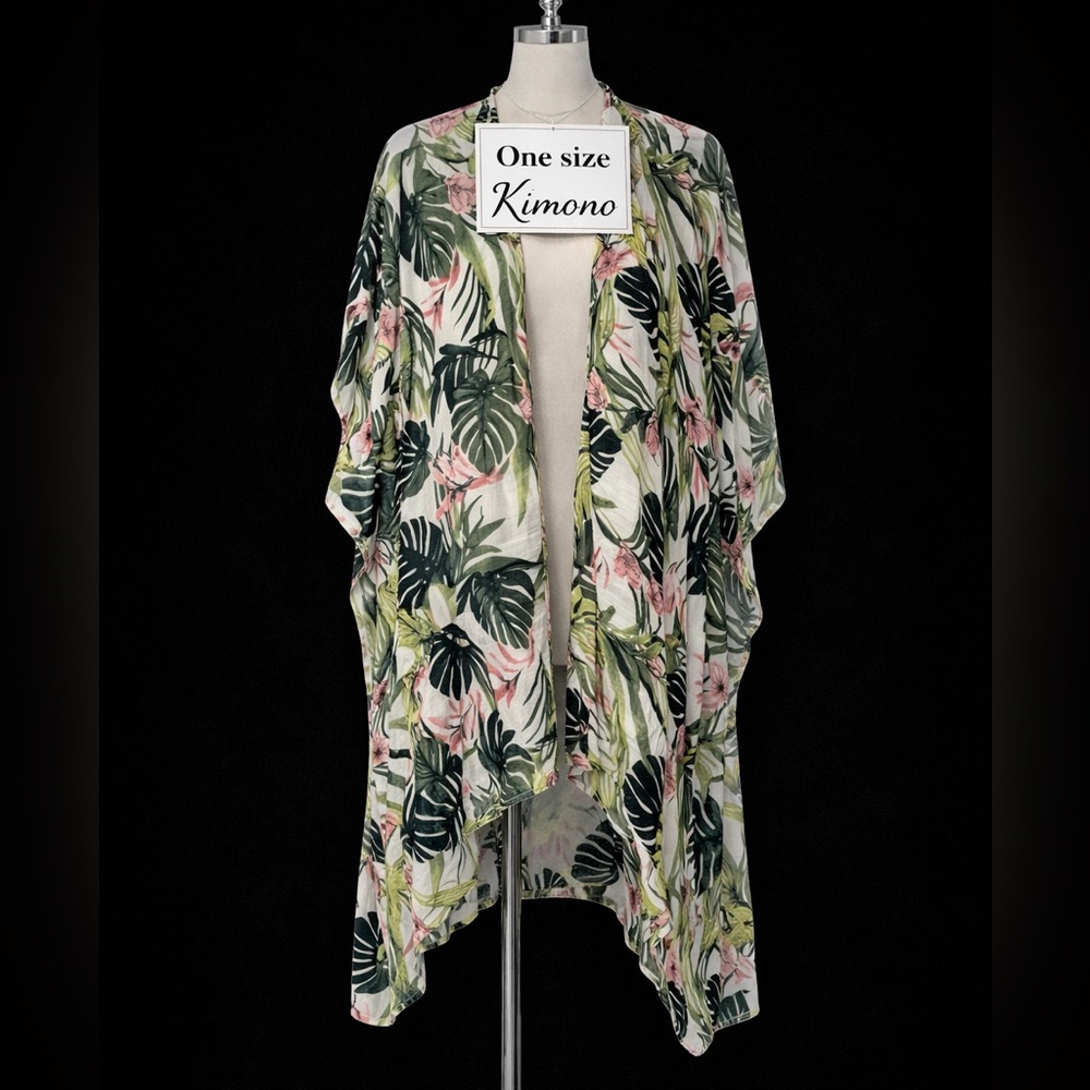 Cover Up/Kimono.     Size One Size. (L)